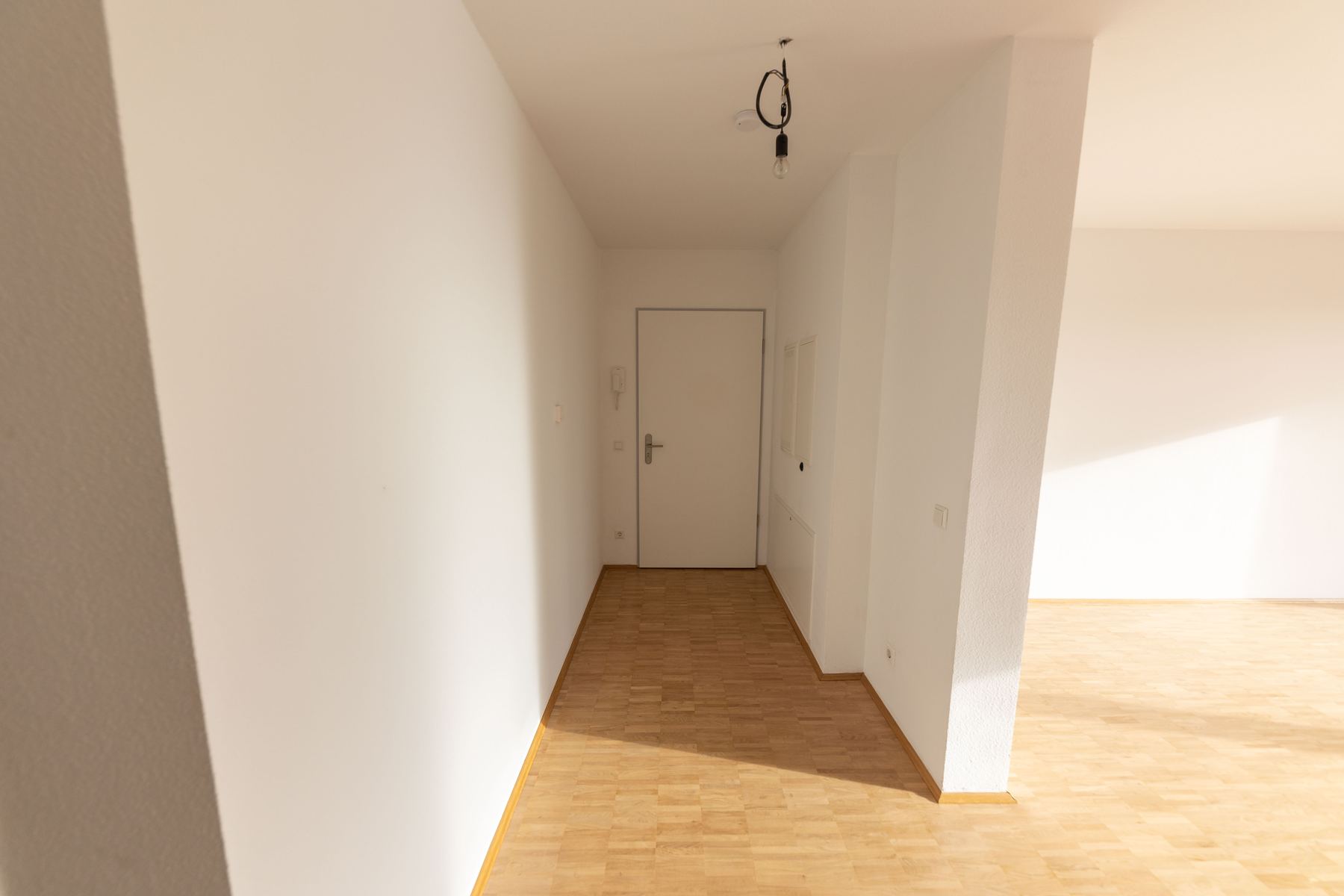Zimmer, Blick durch die Tür